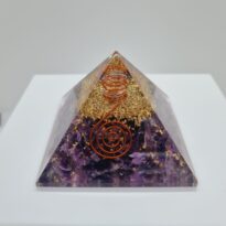 Orgonit pyramída s ametystom