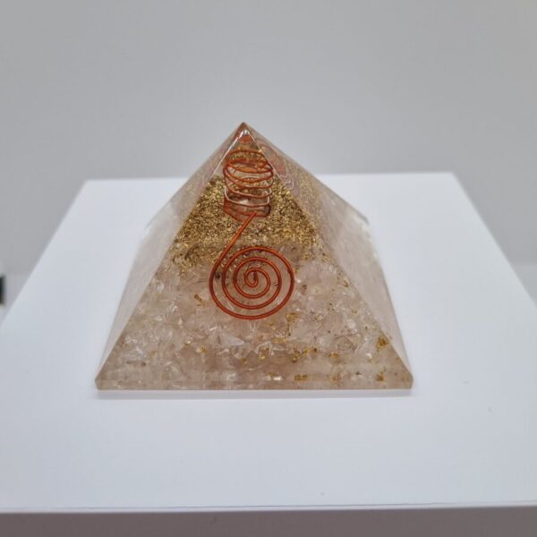 Orgonit pyramída s krištáľom