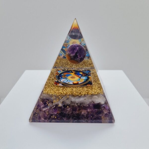 Orgonit pyramída s ametystom