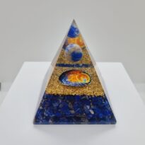 Orgonit pyramída s lapis lazuli