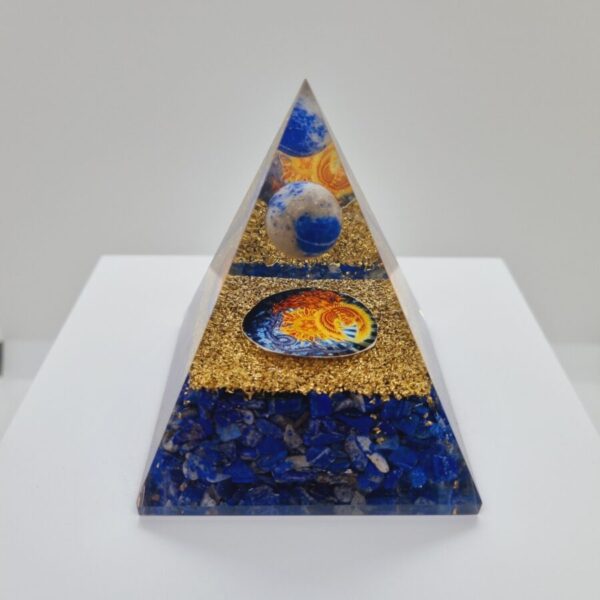 Orgonit pyramída s lapis lazuli