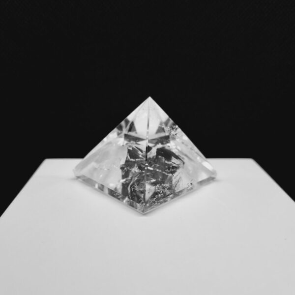 Krištáľ pyramída