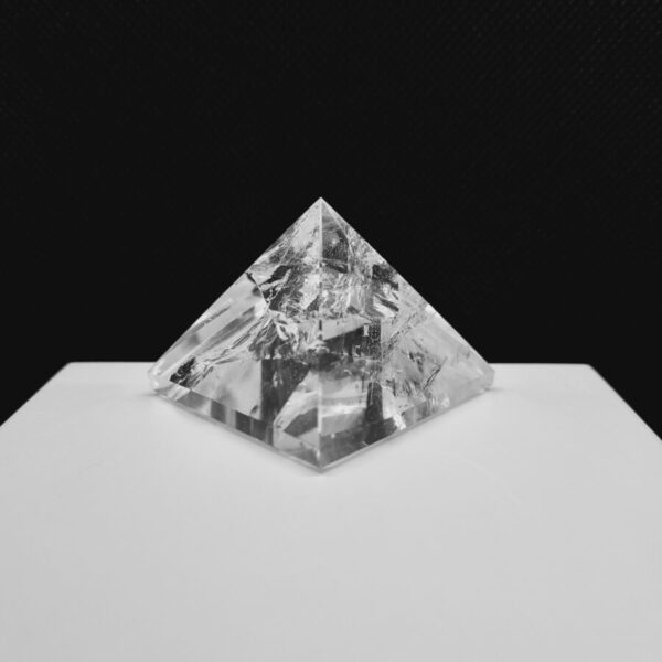 Krištáľ pyramída