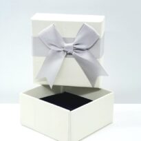 Darčeková krabička na náramok alebo strednú sadu