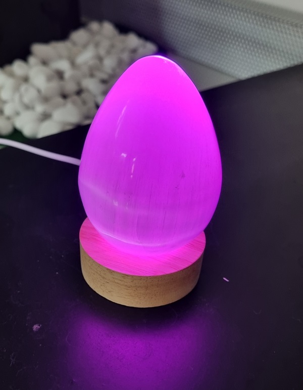 Selenitové vajce s LED nasvietením