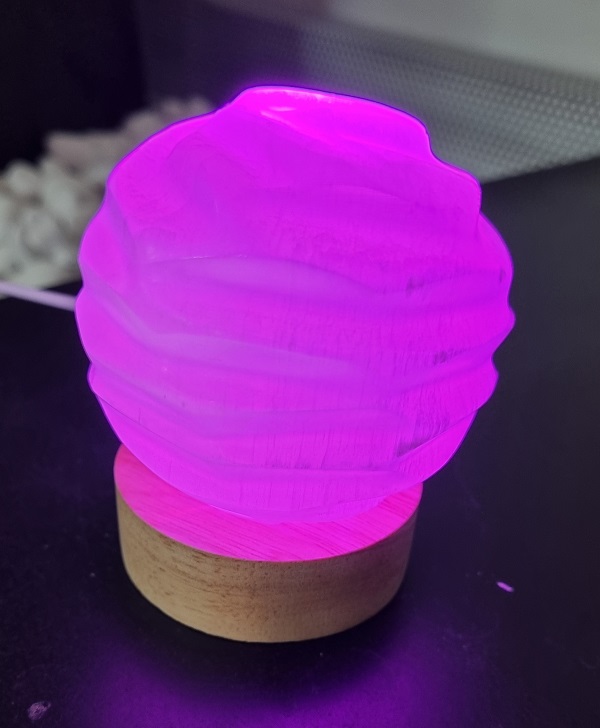Selenitová guľa s LED nasvietením